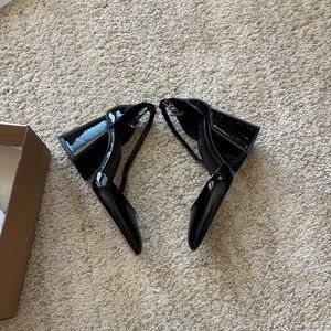 NWT Vince Camuto Black Patent Leather Block Heel Sandals